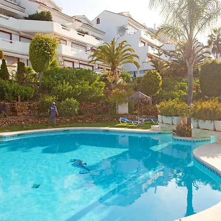 Lovely With Shared Pool Apartment